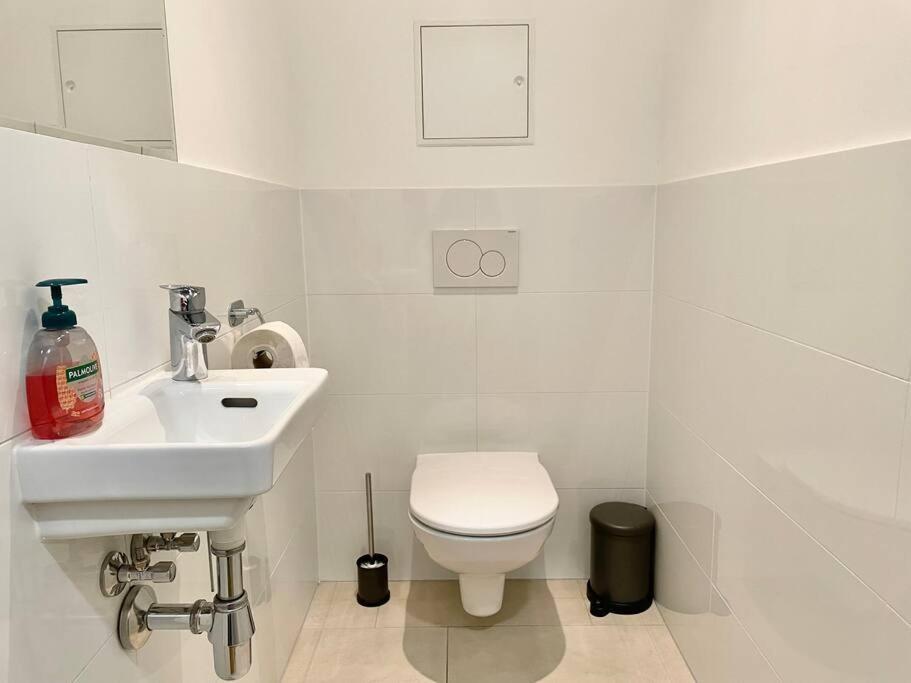 Premium Apartment With Terrace, A/C, Free Wifi And Netflix Vienna Esterno foto