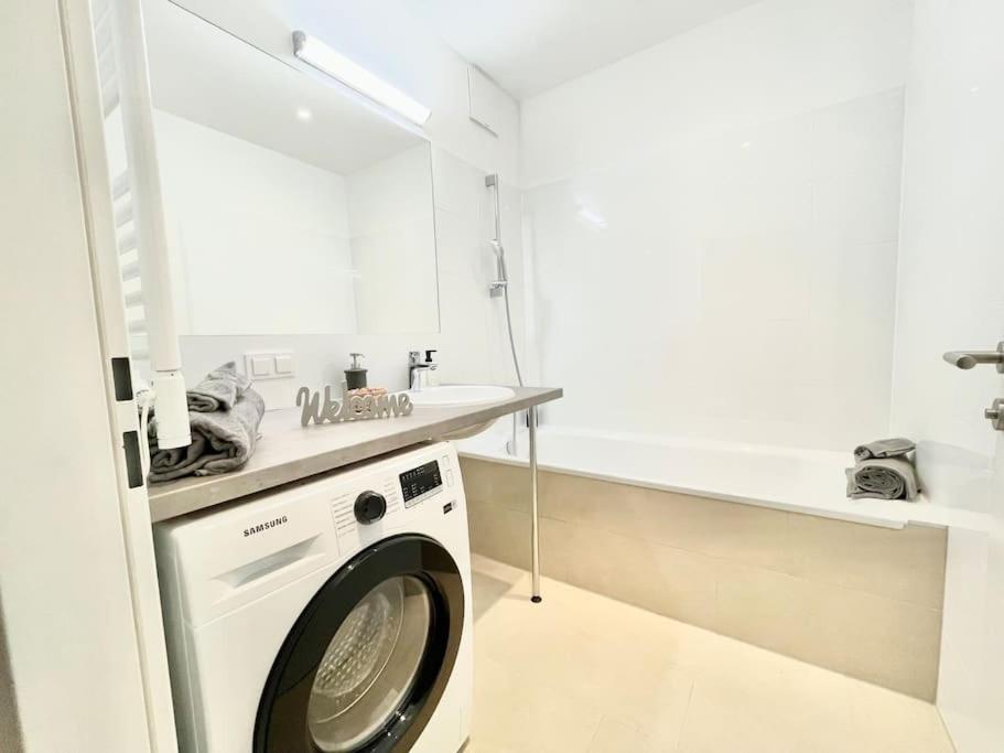 Premium Apartment With Terrace, A/C, Free Wifi And Netflix Vienna Esterno foto